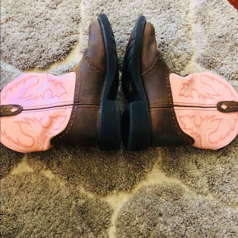 Justin pink and brown boots!